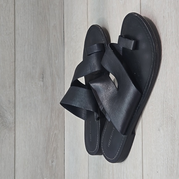 Free People Women Abilene Loop Toe Leather Boho Sandals Flats Shoes Sz 39/8.5-9 - Picture 2 of 12
